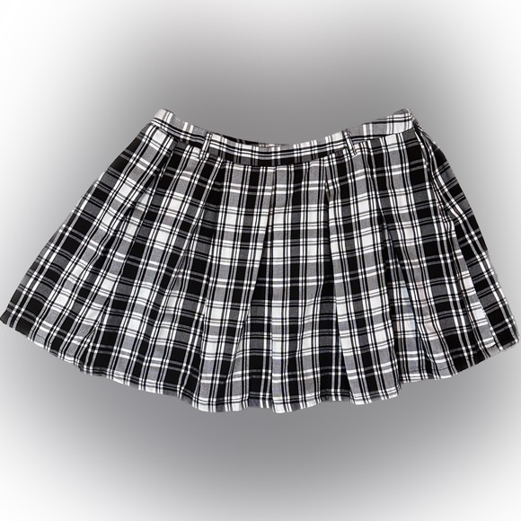 Hot Topic Black/White Plaid Schoolgirl Skirt size XL - Picture 2 of 15